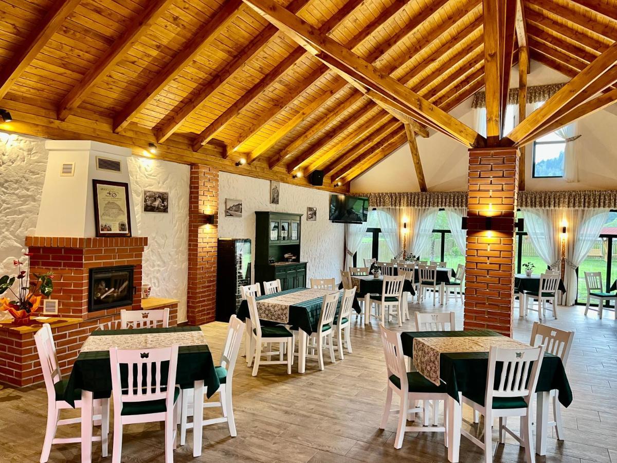 Biotour Camping & Restaurant Ghimeş-Făget Exteriör bild