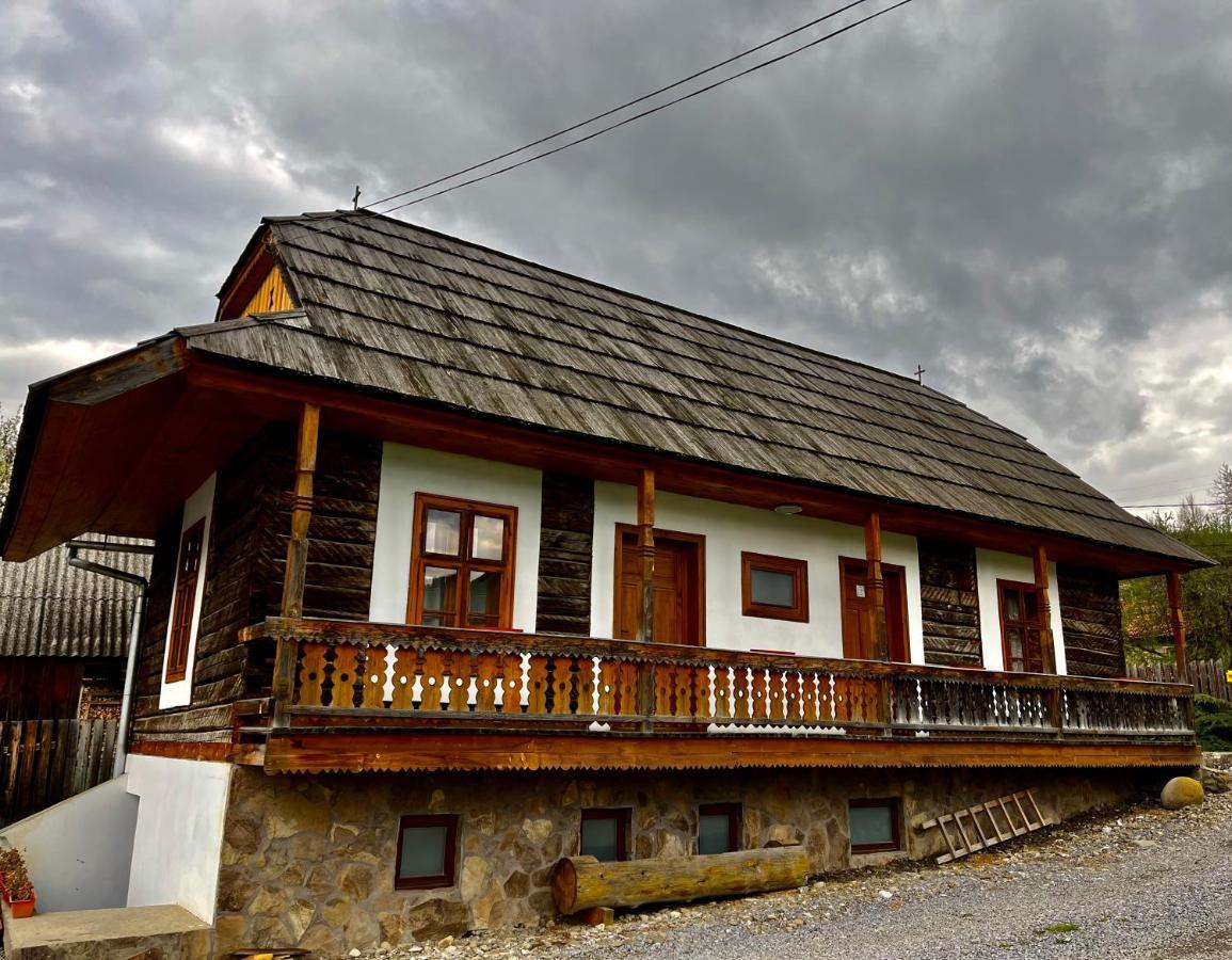 Biotour Camping & Restaurant Ghimeş-Făget Exteriör bild