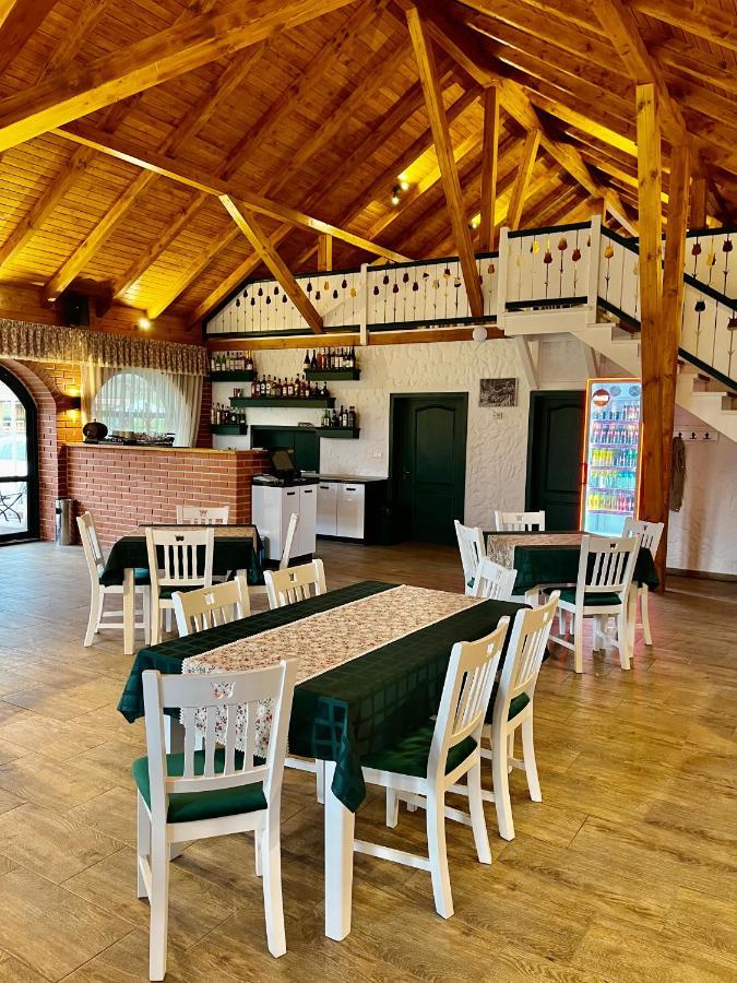 Biotour Camping & Restaurant Ghimeş-Făget Exteriör bild