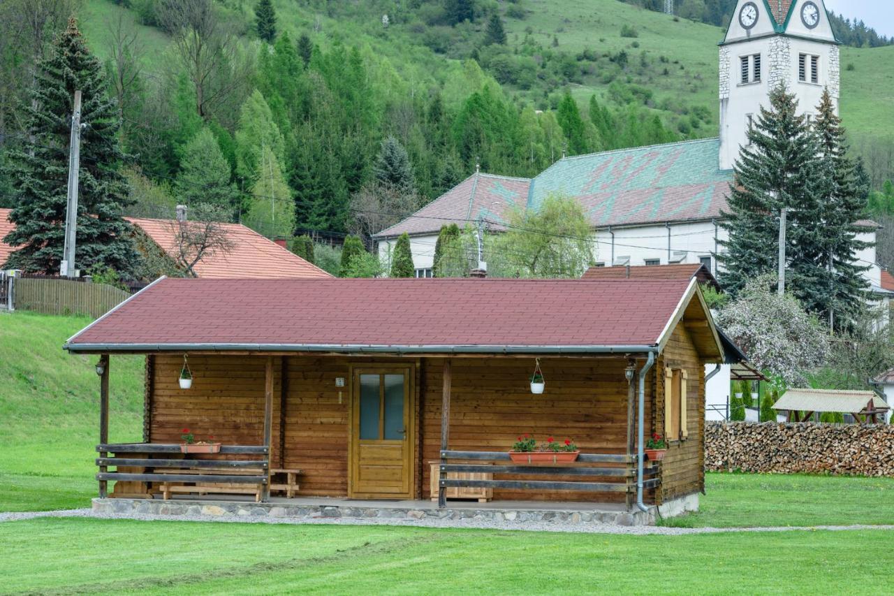 Biotour Camping & Restaurant Ghimeş-Făget Exteriör bild