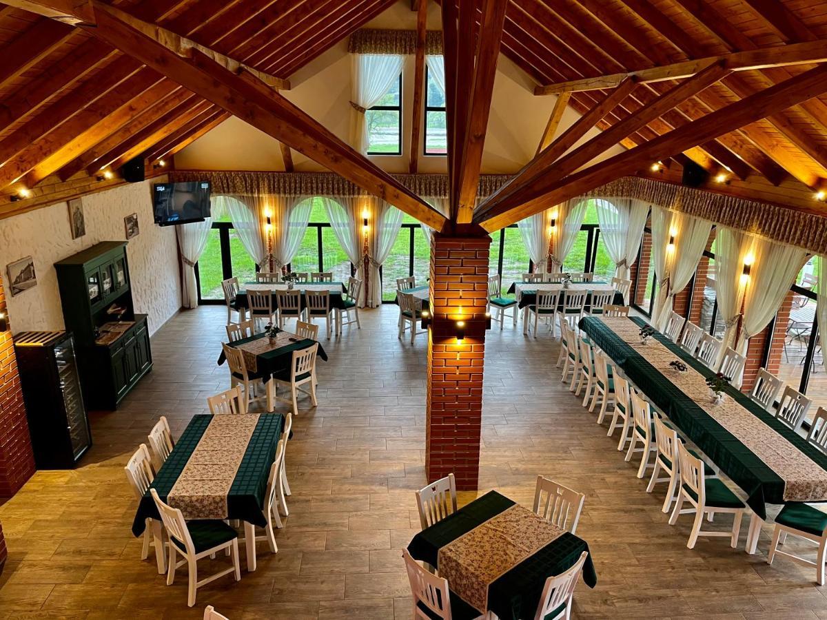 Biotour Camping & Restaurant Ghimeş-Făget Exteriör bild