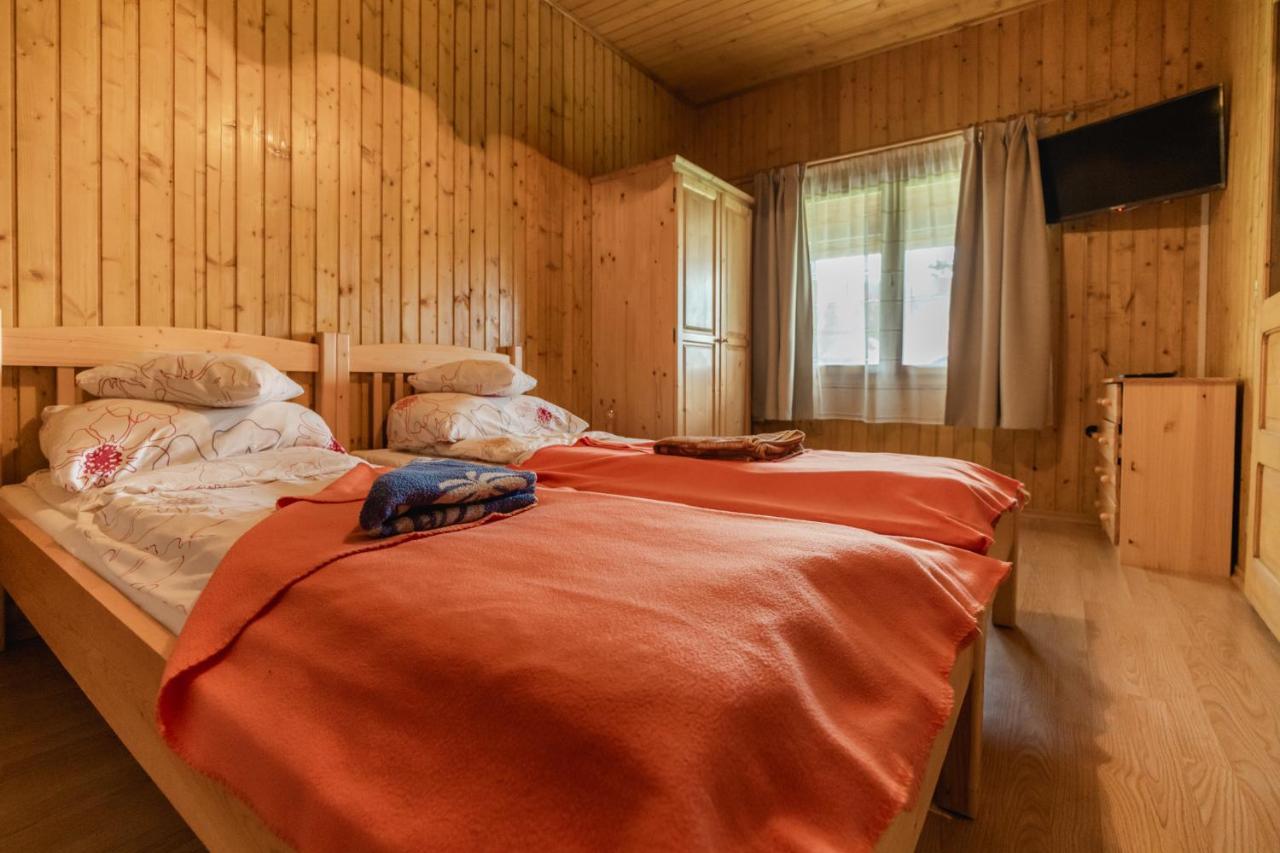 Biotour Camping & Restaurant Ghimeş-Făget Exteriör bild