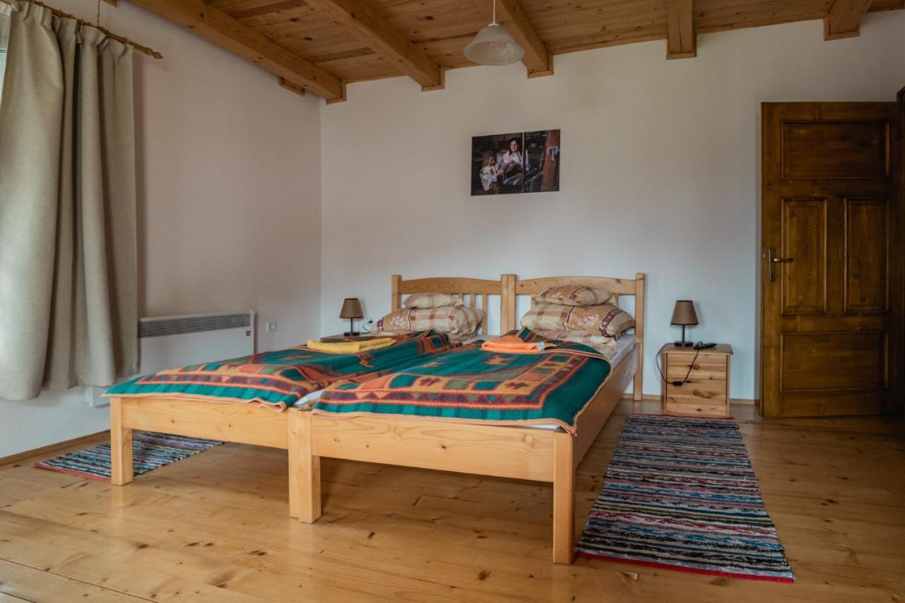 Biotour Camping & Restaurant Ghimeş-Făget Exteriör bild