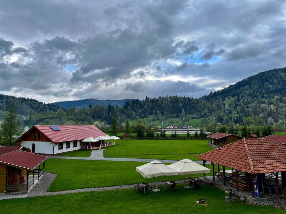 Biotour Camping & Restaurant Ghimeş-Făget Exteriör bild