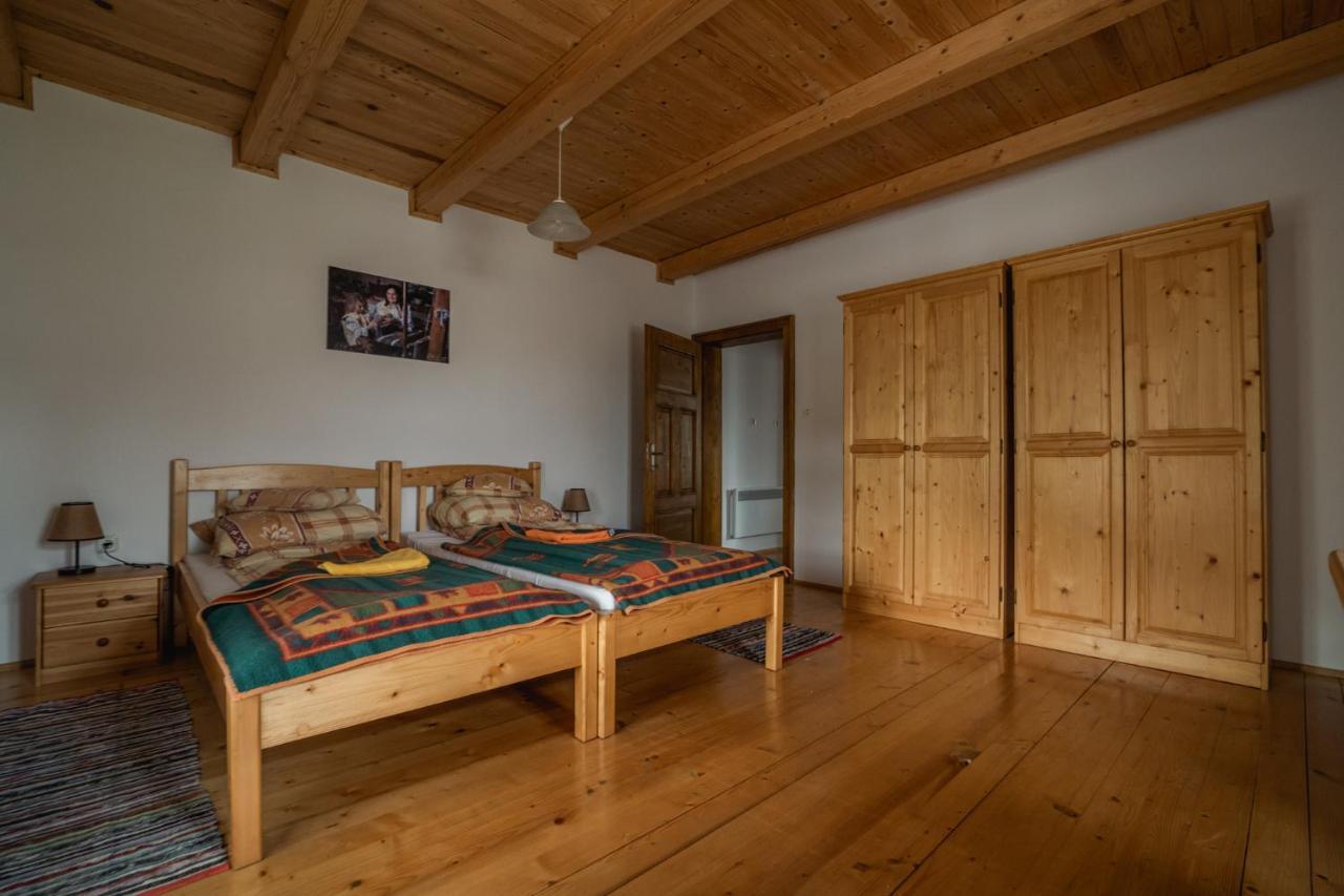 Biotour Camping & Restaurant Ghimeş-Făget Exteriör bild
