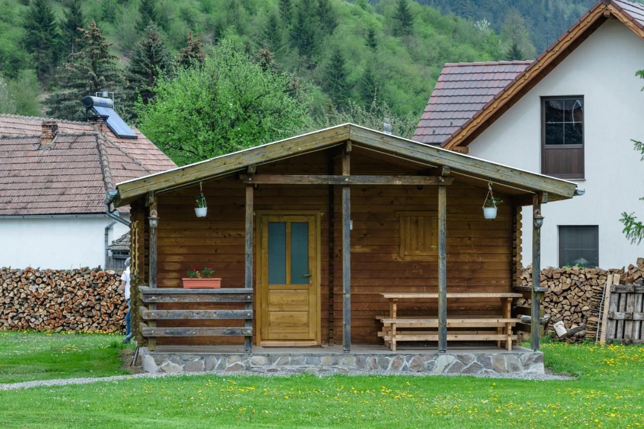 Biotour Camping & Restaurant Ghimeş-Făget Exteriör bild