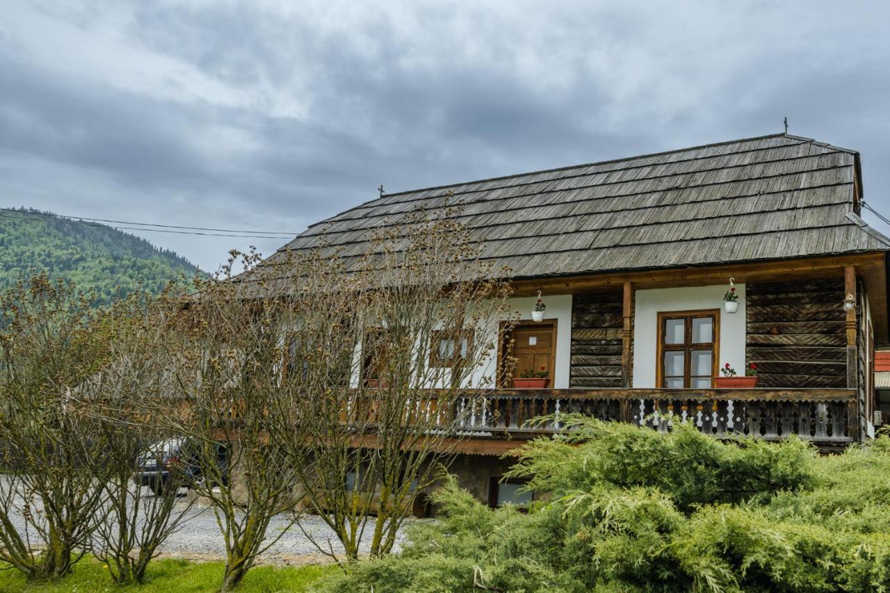 Biotour Camping & Restaurant Ghimeş-Făget Exteriör bild