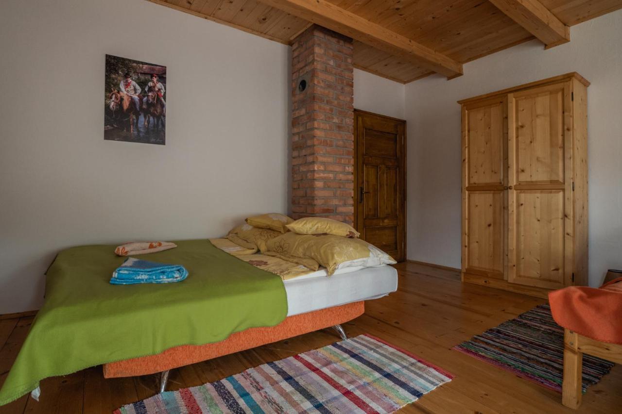 Biotour Camping & Restaurant Ghimeş-Făget Exteriör bild