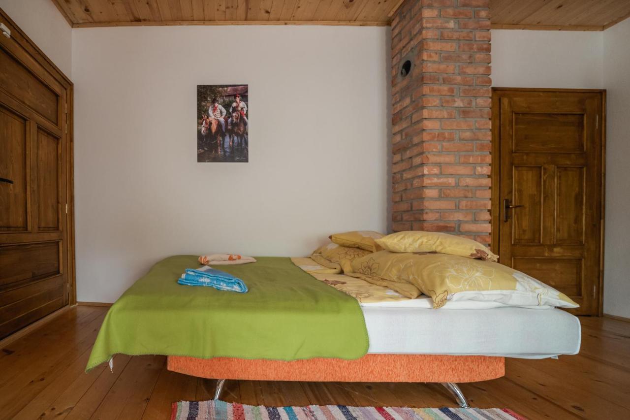 Biotour Camping & Restaurant Ghimeş-Făget Exteriör bild