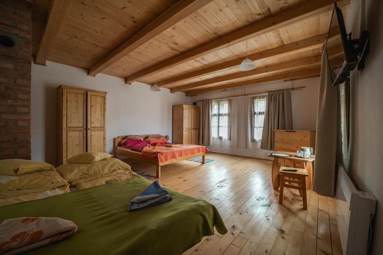 Biotour Camping & Restaurant Ghimeş-Făget Exteriör bild