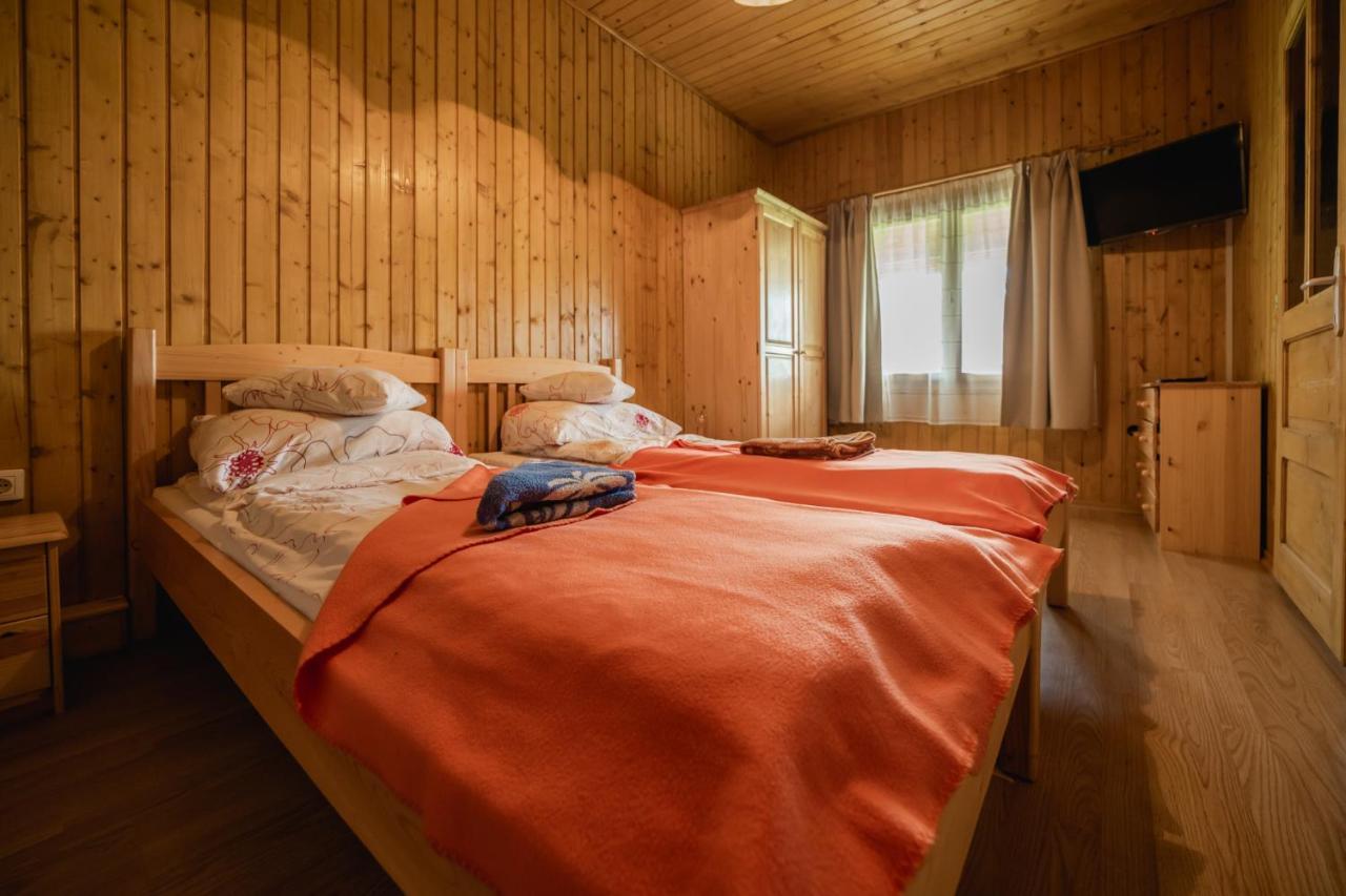 Biotour Camping & Restaurant Ghimeş-Făget Exteriör bild